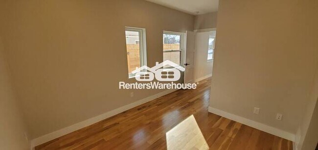 Building Photo - Beautiful 2 bed 2.5 bath Townhome Availabl...