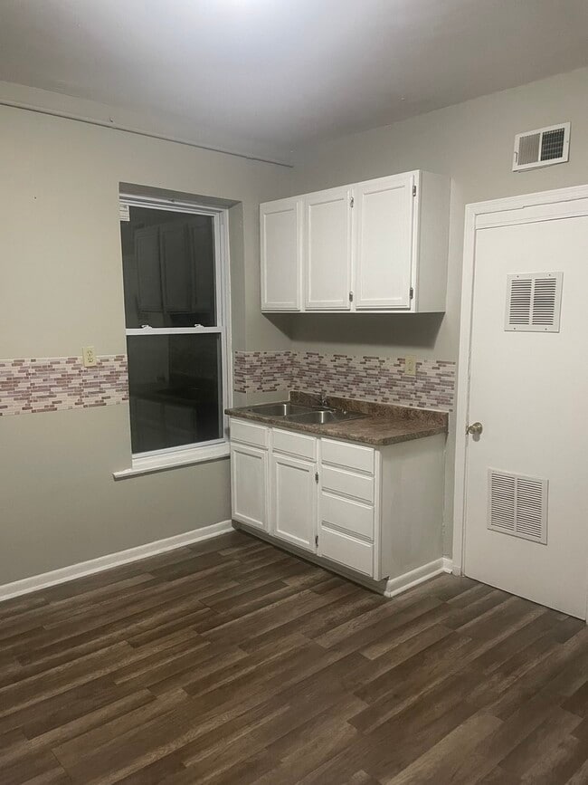 Foto del edificio - 451 E 111th St