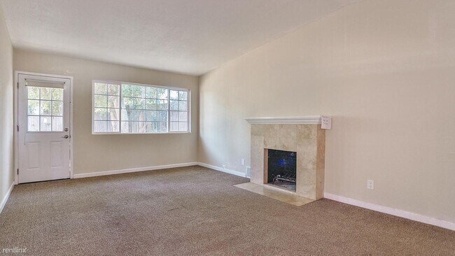 Foto del edificio - 3 br, 2 bath House - 2890 Fordham St