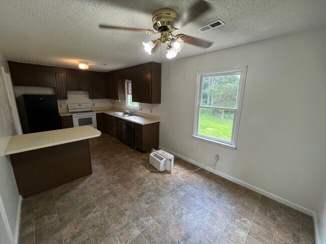 Building Photo - 945 Patch Dr
