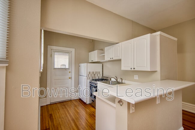 Building Photo - 1135 Corona St