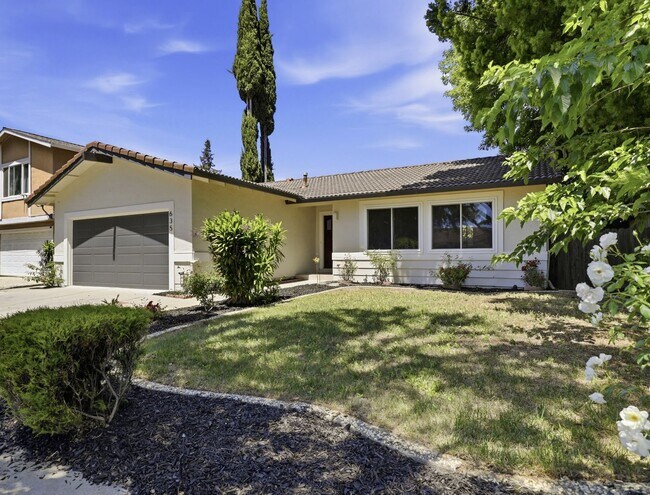 Foto del edificio - Beautifully Remodeled Property