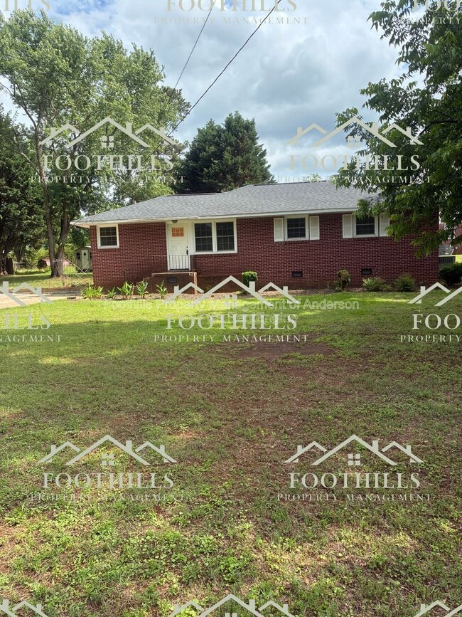 Building Photo - 1109 Centerville Rd