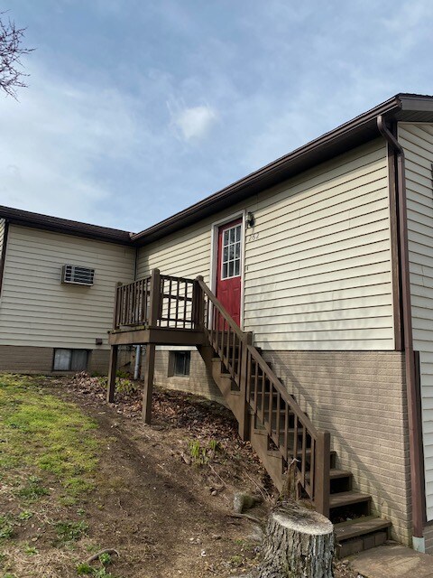 Primary Photo - 262 Close St