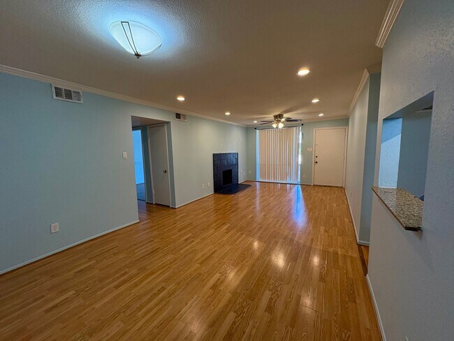 Foto del edificio - 4635 Wild Indigo St