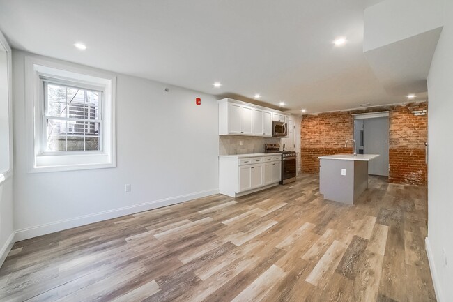 Building Photo - 495 Orange St