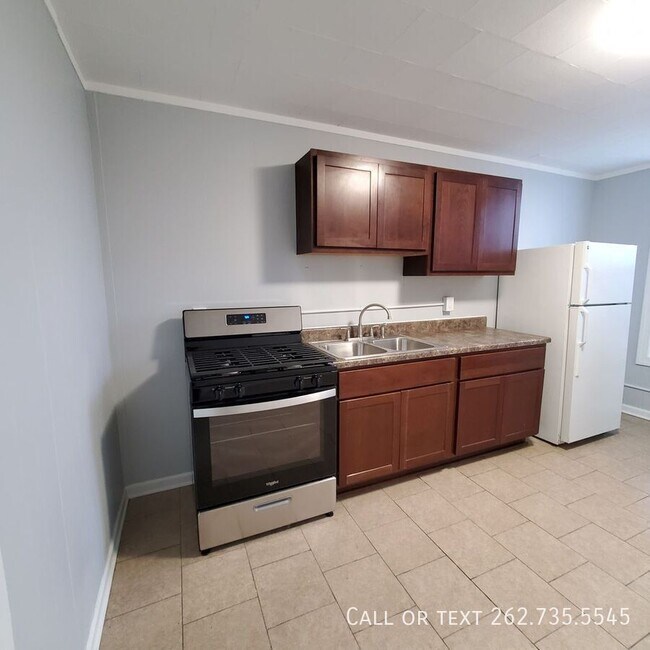 Building Photo - Freshly Updated 1 Bed 1 Bath Apartment in ...