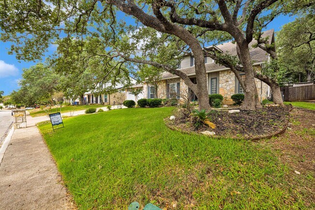 Foto del edificio - Beautiful 4 Bedroom/3.5 Bathroom One Story...