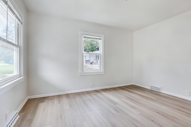 Foto del edificio - 3728 Standish Ave