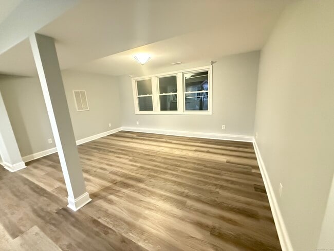 Building Photo - 65 Muir Terrace