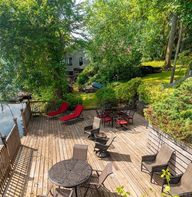 Foto del edificio - 24 Crescent Dr