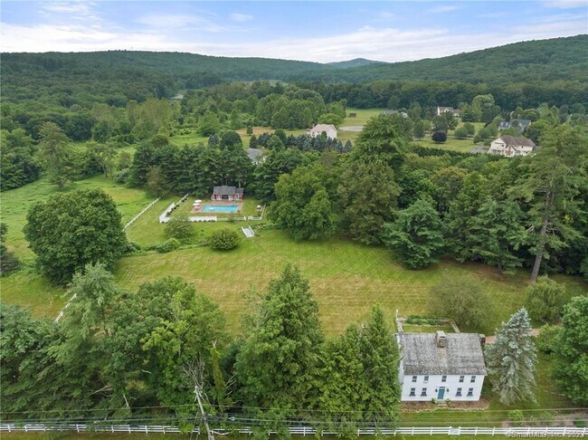 Foto del edificio - 55 Good Hill Rd