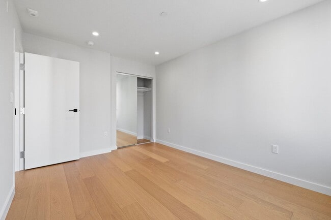 Building Photo - 693 Sutter St