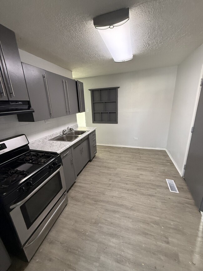 Foto del edificio - 1645 W Elm St