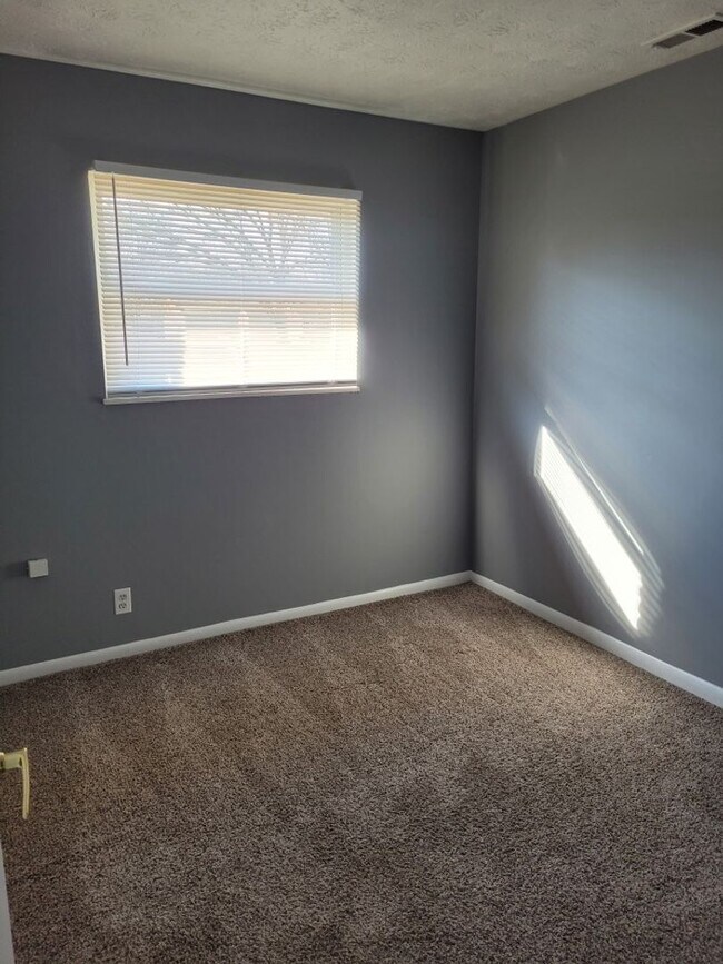 Foto del edificio - 7092-7094 N Manor Dr