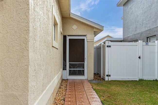 Foto del edificio - 3225 Brewster Dr