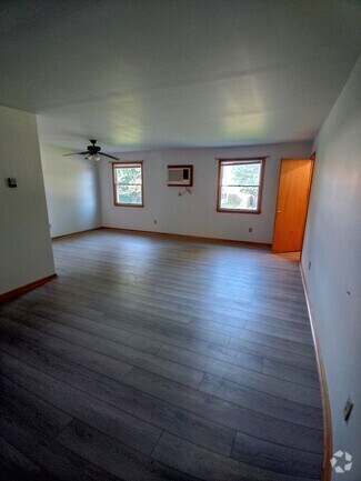 Building Photo - 131 Crystal Rd