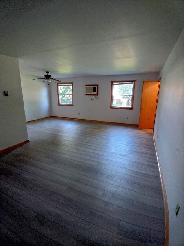 Primary Photo - 131 Crystal Rd