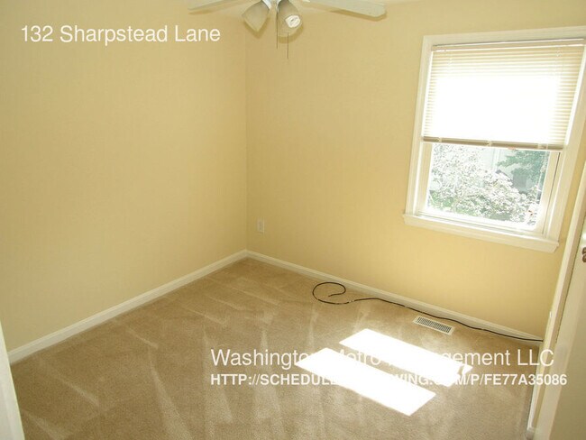 Building Photo - Beautifully Updated Townhome