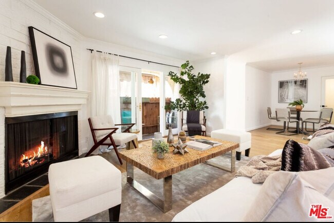 Family room with fireplace - 1037 18th St