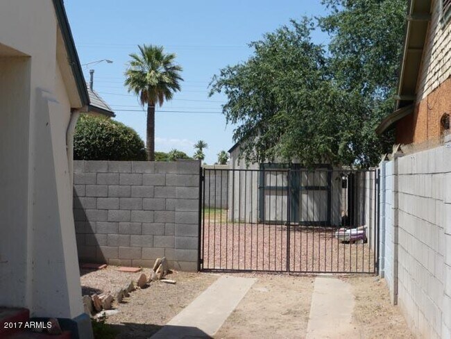 Foto del edificio - 722 W Portland St