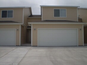 Building Photo - 5010 Rock Springs St