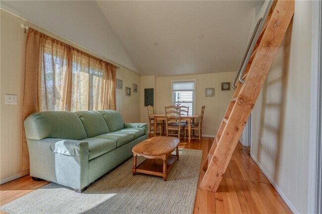 Foto del edificio - 83 Angell Rd