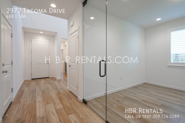 Building Photo - 2972 Tacoma Dr
