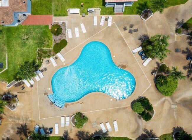 Foto del edificio - 2046 Beach Blvd