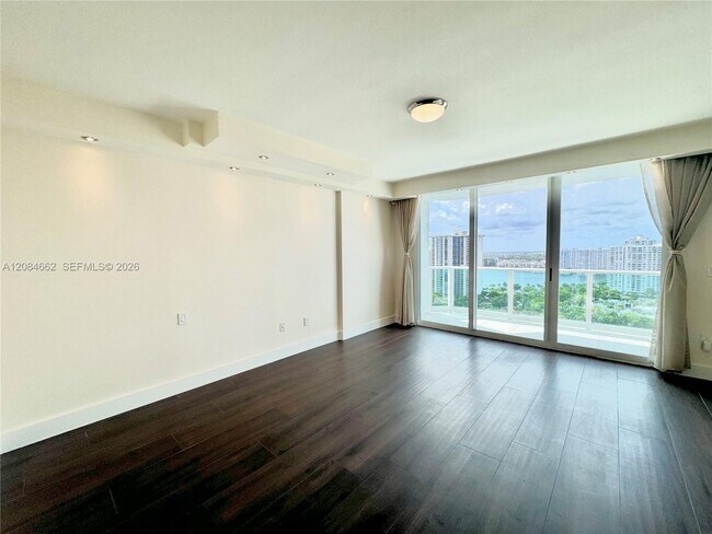 Foto del edificio - 3301 NE 183rd St