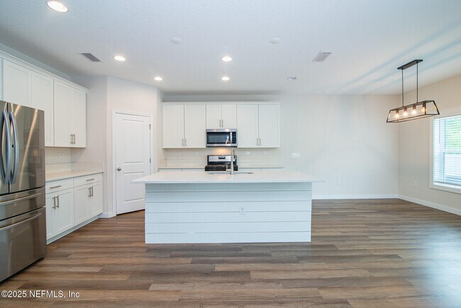 Building Photo - 690 Windermere Way