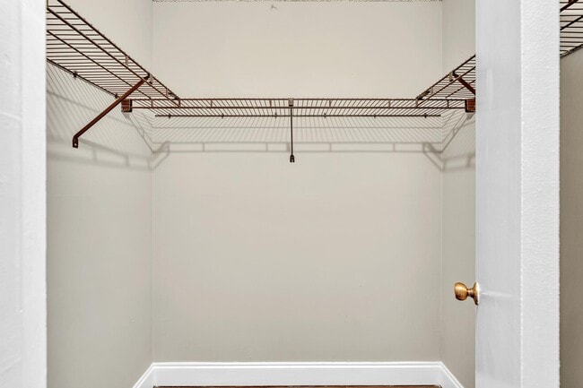 Building Photo - 2701 Riverside Dr