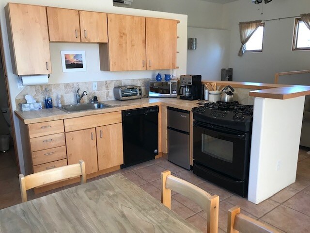 Full Kitchen - 14 Tano Rd