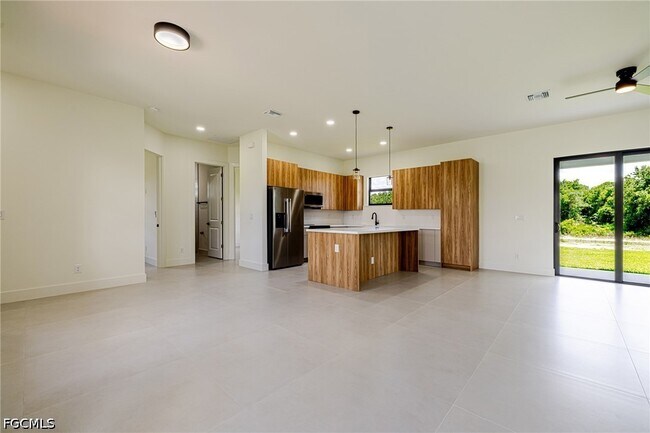 Building Photo - 2705 Darlene Pl