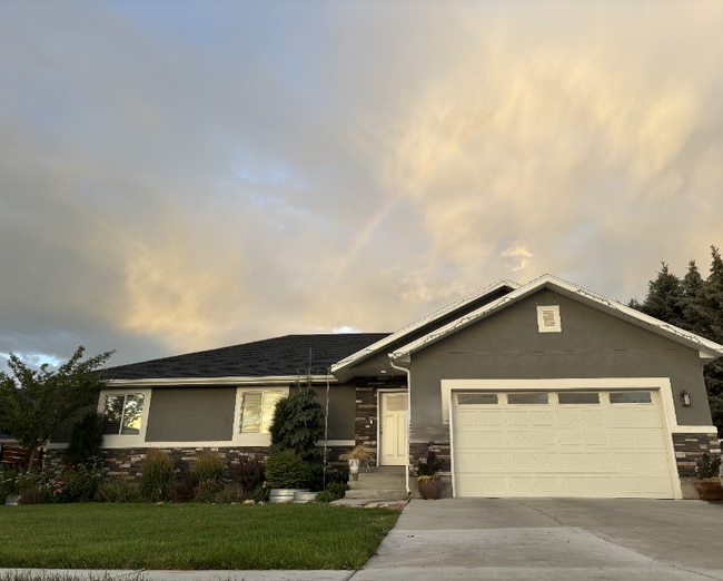 Building Photo - 464 N 300 E