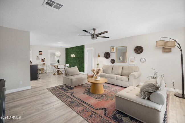 Foto del edificio - 8143 E Weldon Ave