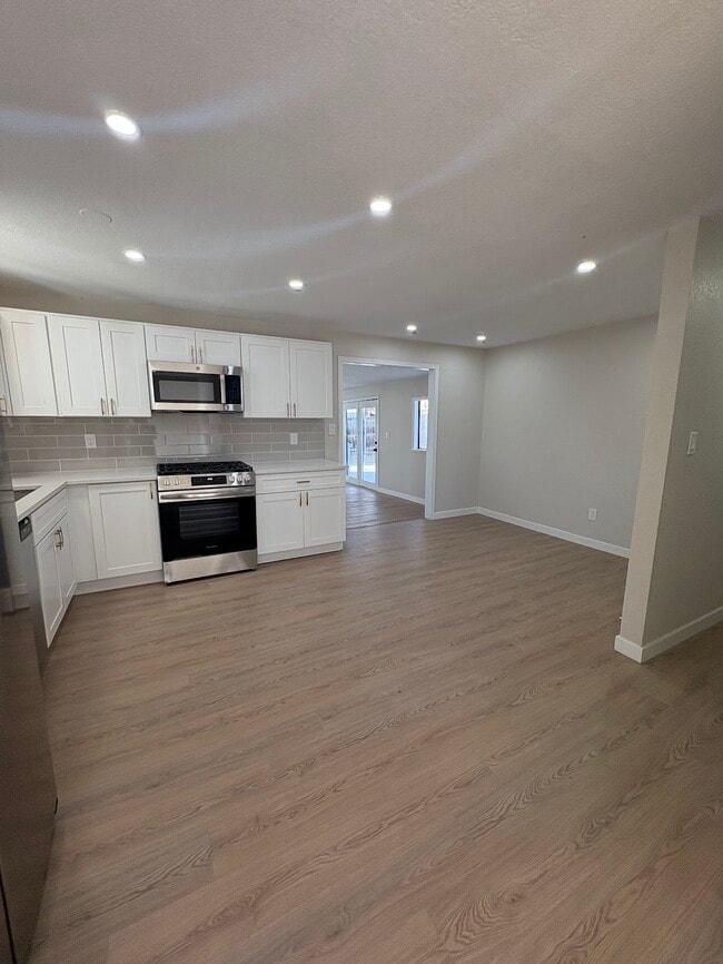 Building Photo - 509 E 41st St