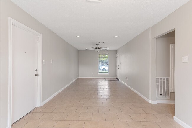 Foto del edificio - 743 Deercrest St