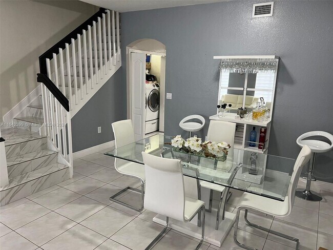 Foto del edificio - 8960 W Flagler St
