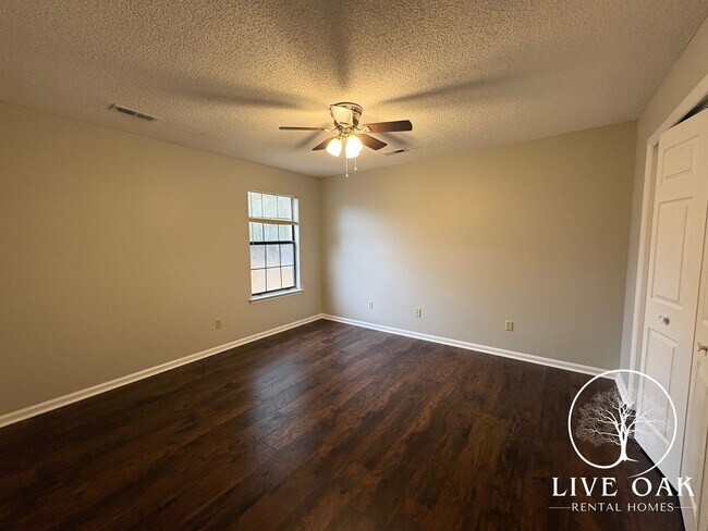 Foto del edificio - 1308 Forest Lake Dr