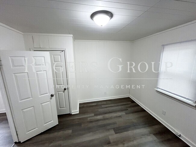 Building Photo - 217 Mineral Springs St