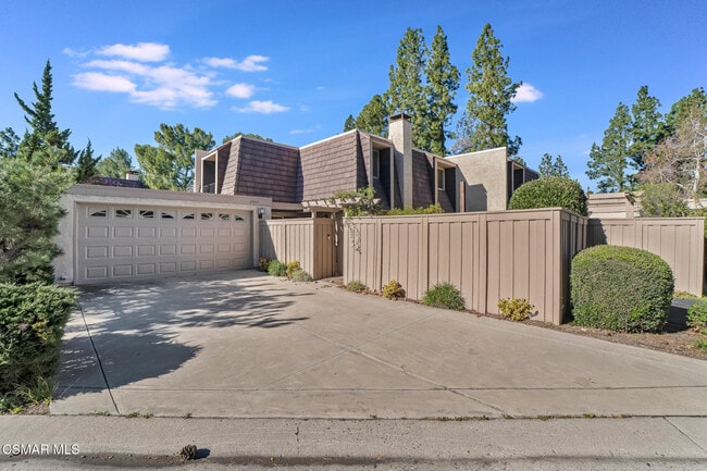 Building Photo - 2995 Dogwood Cir