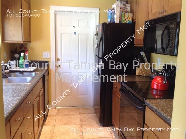 Building Photo - Beautiful 3/2 Townhome, GREAT location!