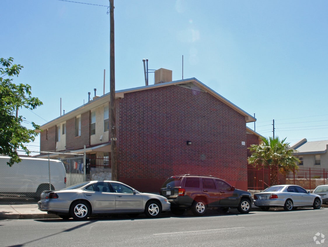 Building Photo - 620 S Kansas St