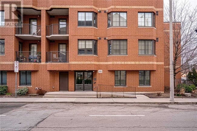 Building Photo - 47 Caroline St N