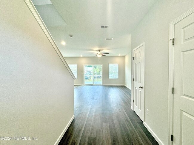 Building Photo - 4672 Ribault Park St