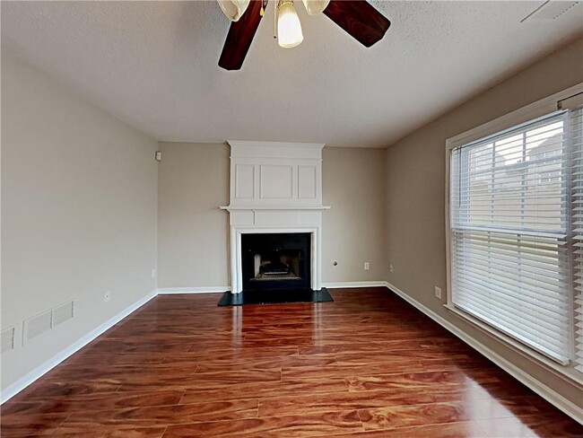Foto del edificio - 3930 Lake Lanier Dr NW
