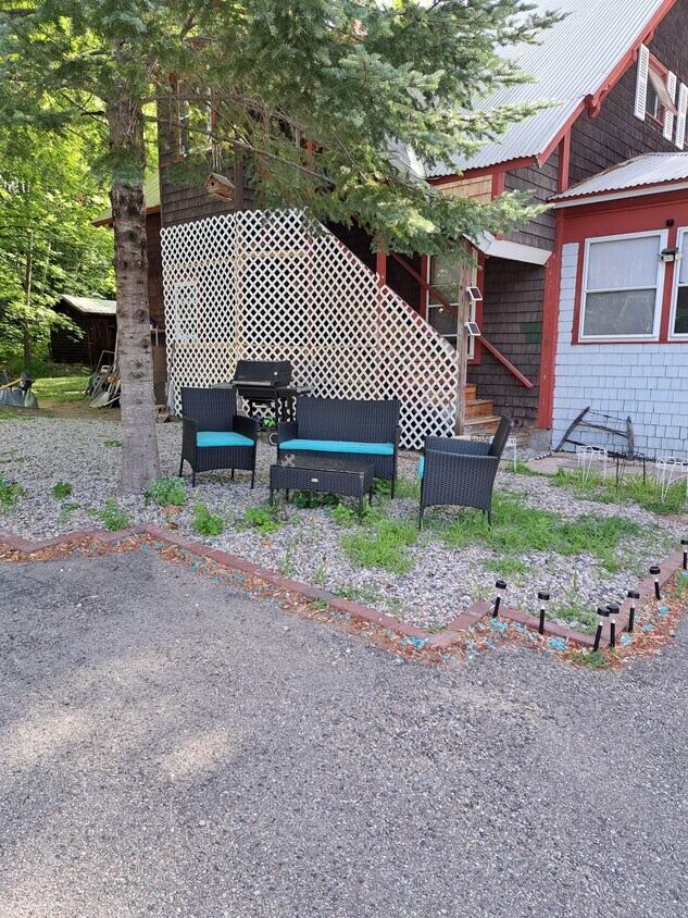 Sitting area out front. - 44 Moultonville Rd