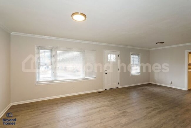 Foto del edificio - Amazing Recently Updated Home with Fenced Yard and Bonus Room!