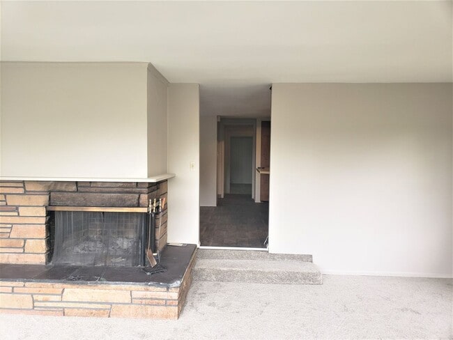 Building Photo - Charming Four Bedroom Home Located Near Cornwall Park.